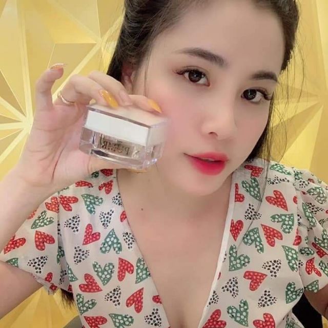 KEM DƯỠNG DA BAN NGÀY
