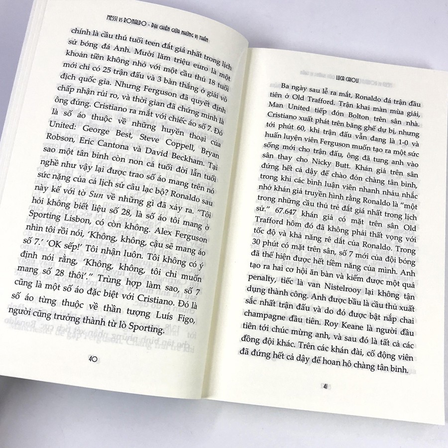 Sách - Messi Vs Ronaldo - Đại Chiến Giữa Những Vị Thần