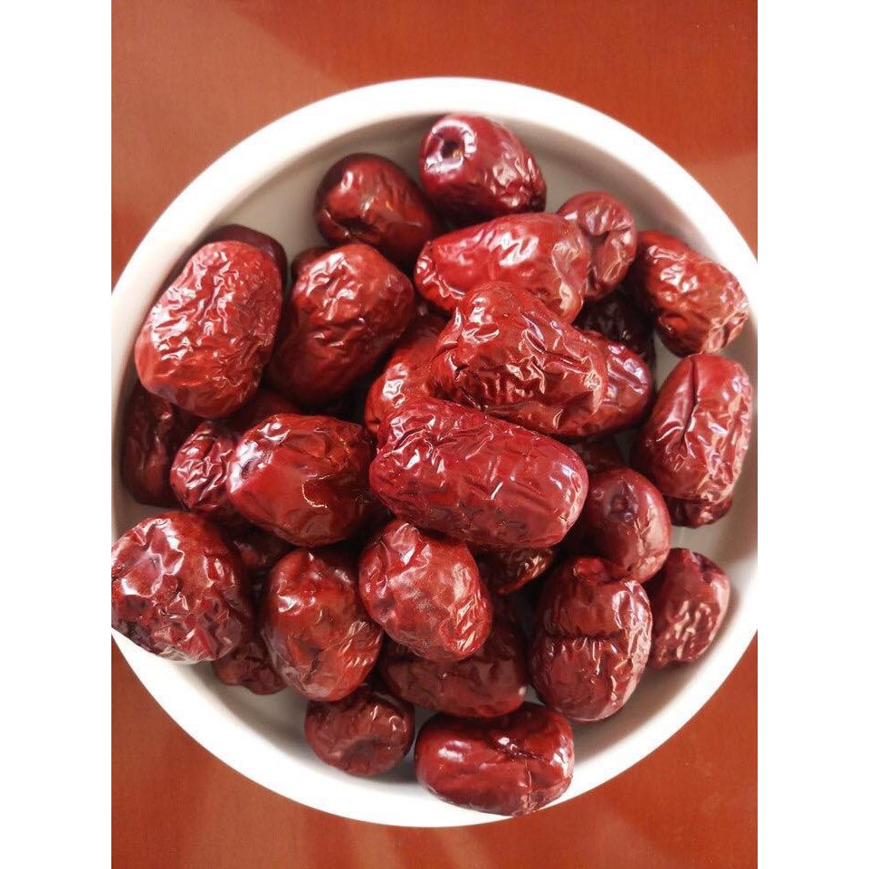 Táo đỏ thái lát  pha trà hoa