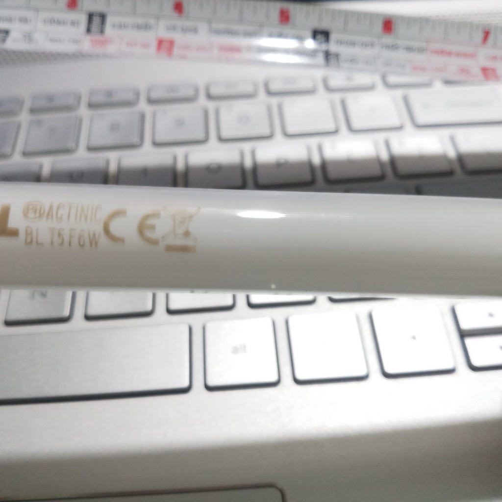 Bóng đèn bắt muỗi Comet CM069