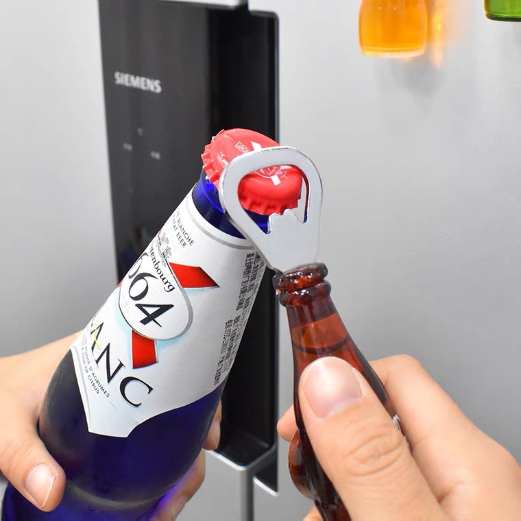 Dụng Cụ Hỗ Trợ Mở Nắp Chai Bia Gắn Nam Châm Siêu Tiện Lợi