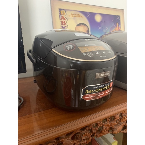 Nồi cơm cao tần 1.8L Zojirushi NP-ZS18