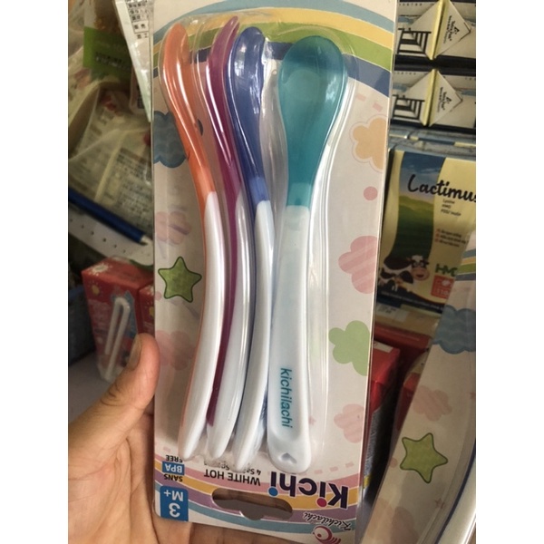 Thìa ăn dặm báo nóng Kichilachi không chứa BPA an toàn cho bé