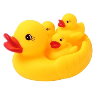 Đồ Chơi Nhà Tắm Đàn Vịt Con trong chậu tắm sẽ khiến các bé thích thú có tiếng chút chít