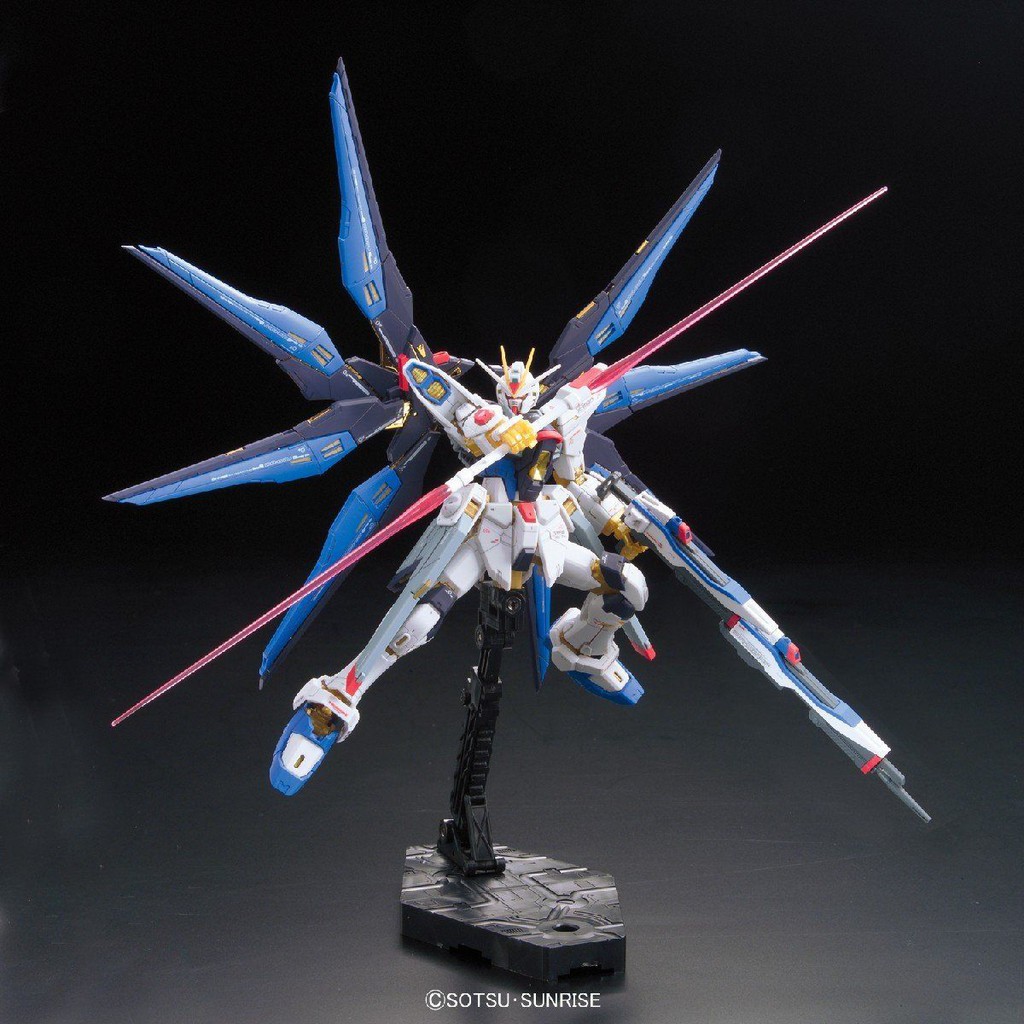 Mô Hình Lắp Ráp Gundam RG Strike Freedom