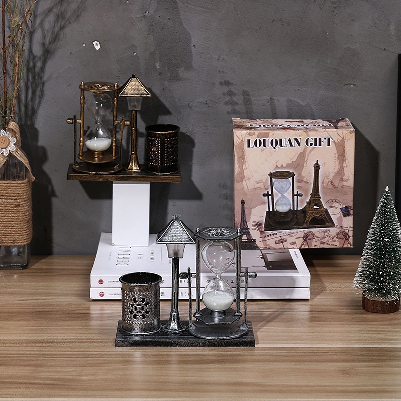 Mô hình đồng hồ cát kèm ống đựng bút tròn có đèn phát sáng decor bàn học, bàn làm việc cổ điển