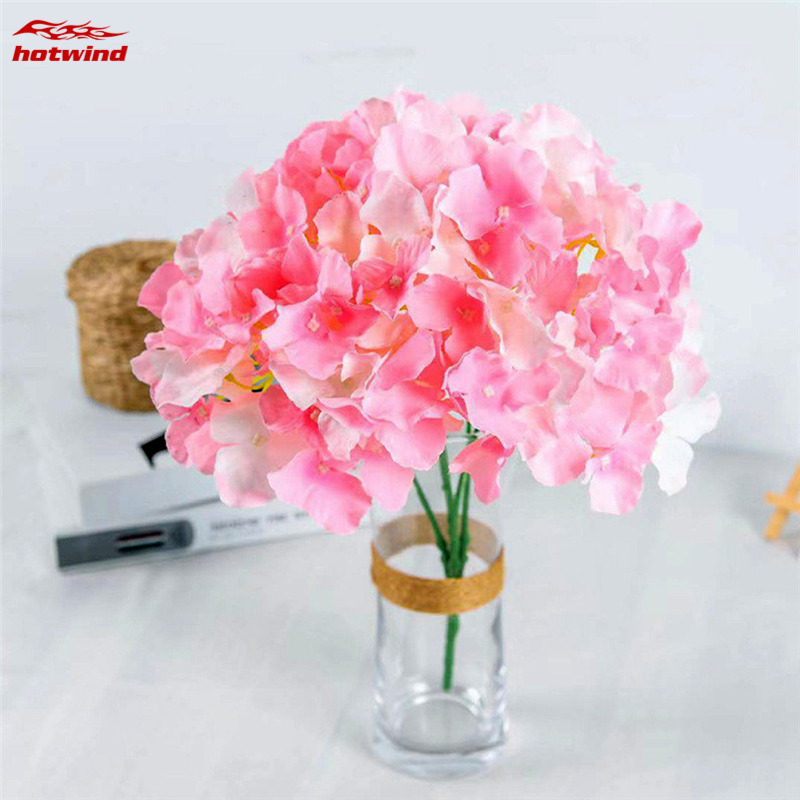 Bó hoa cẩm tú cầu giả trang trí buổi tiệc