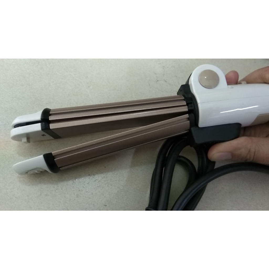 Máy Kemei 3 in 1 rất tiện dụng giá 300k