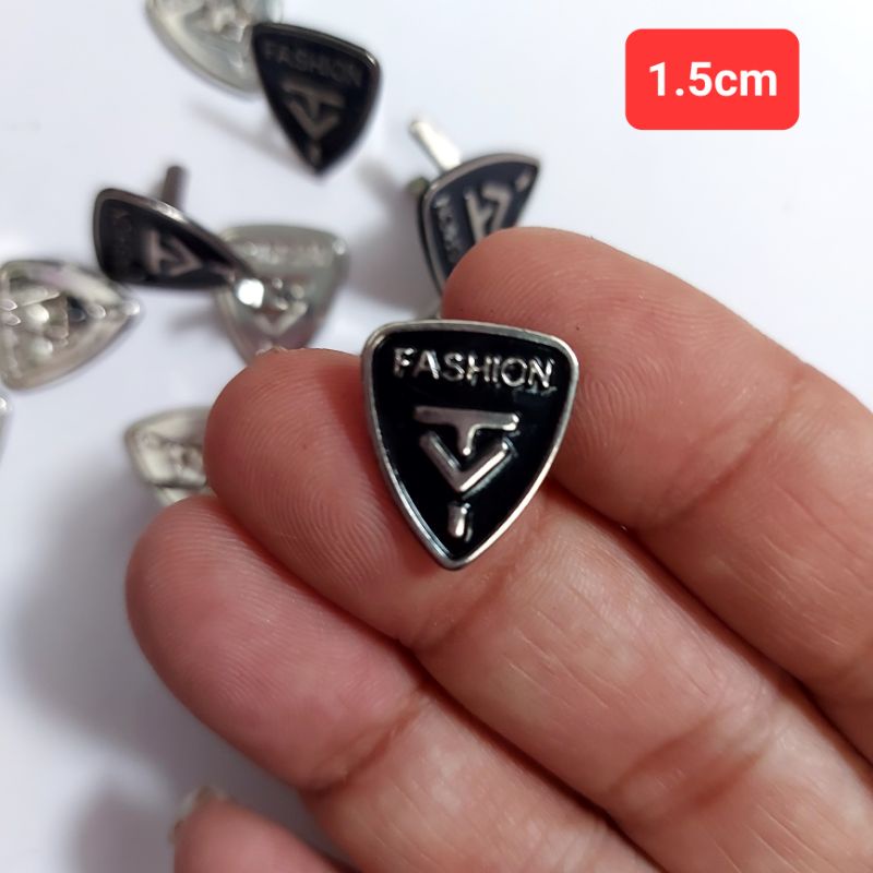 Hình trang trí kim loại, đính , cài và ghim trang trí.