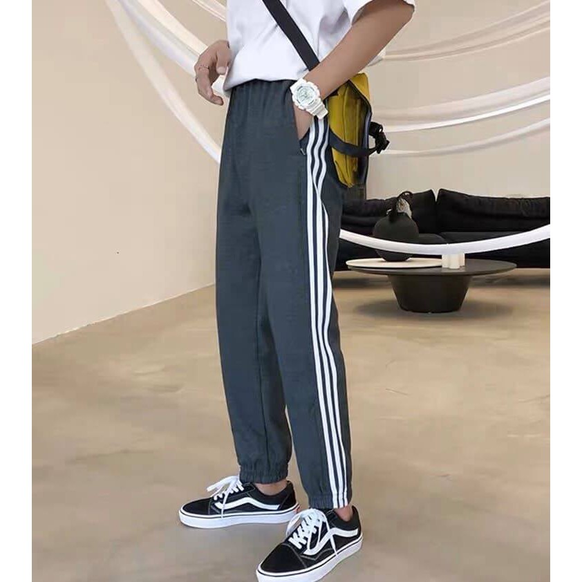 Quần Jogger Kaki 3 Sọc Unisex Form Nam Nữ