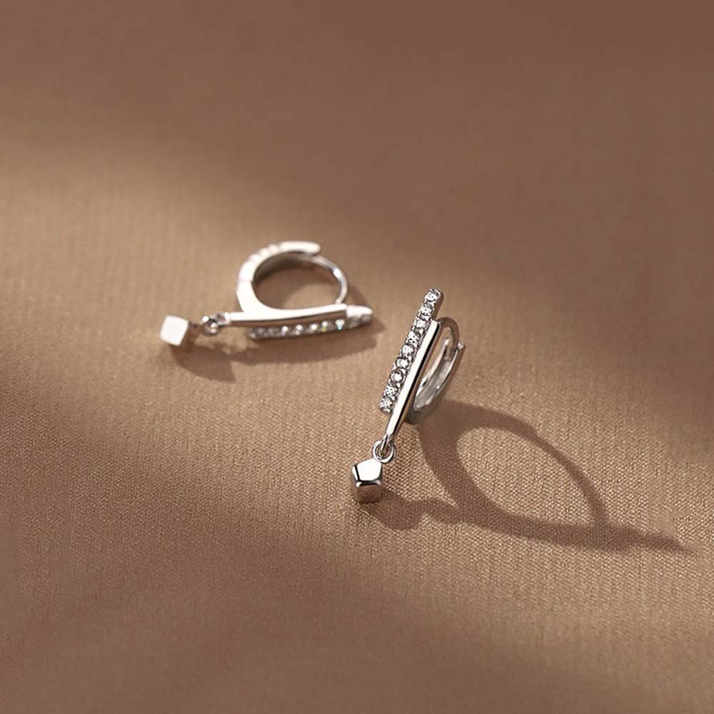 Khuyên Tai Nữ Trang Tạo Hình Độc Đáo