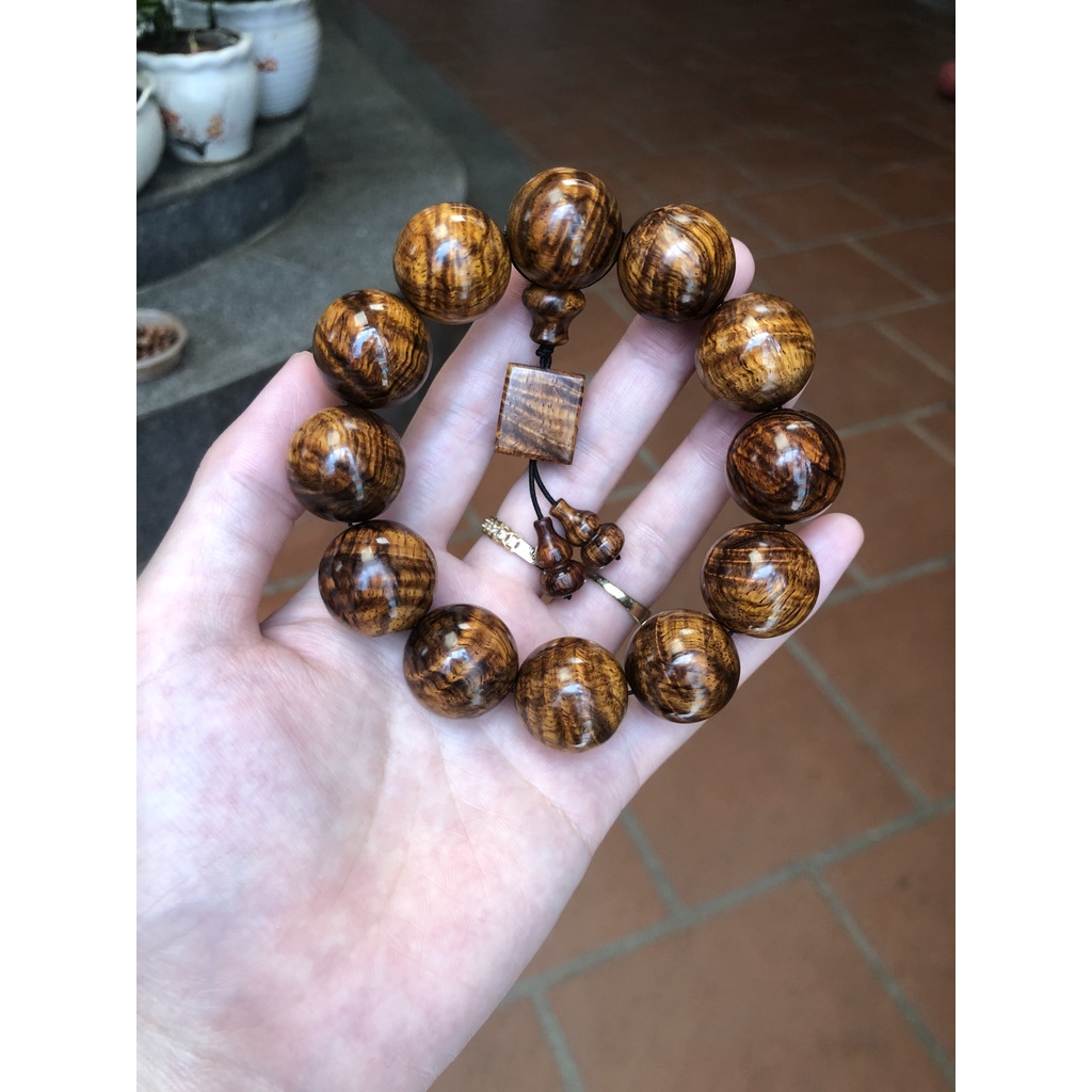 Vòng tay gỗ sưa đỏ bắc bộ hàng vân đẹp đủ size từ 10 đến 20 li