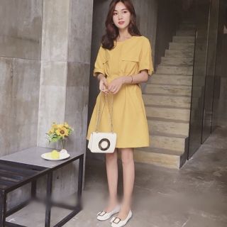 Đầm vàng kèm belt