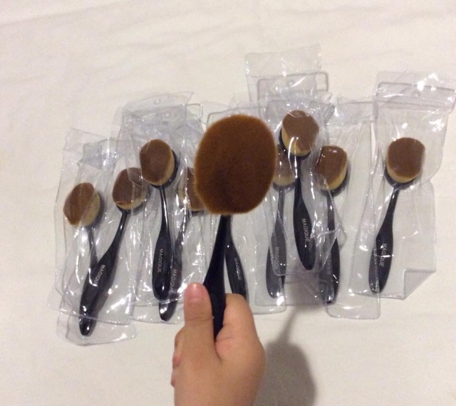 Cọ Thần Thánh MAGIQUE PROFESSIONAL OVAL MAKEUP BRUSH