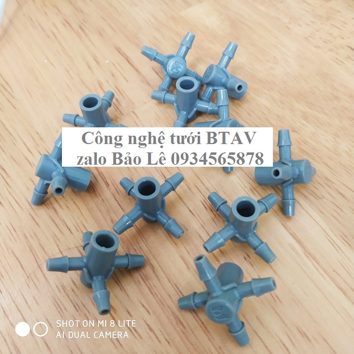 100 Đầu chia 4 nhánh màu xám ống 3mm cho đầu tưới bù áp nhỏ giọt