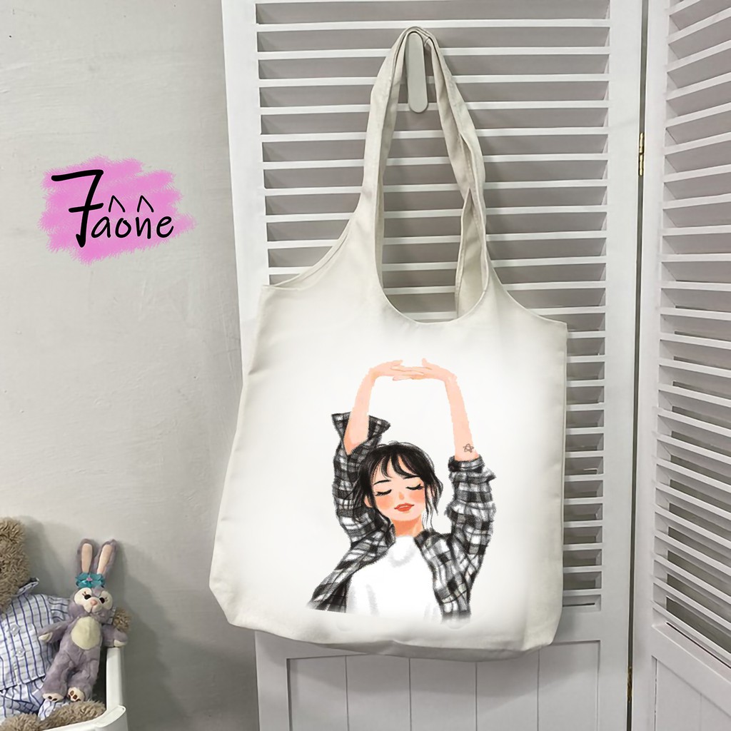 TÚI VẢI QUAI TRÒN CÔ GÁI BÉ NHỎ CÓ TÚI CON TOTE VẢI CANVAS