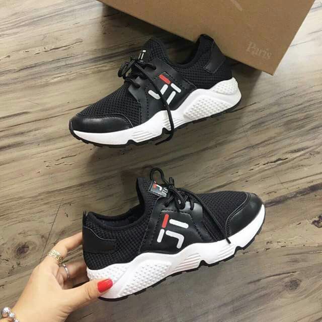 Giầy thể thao dáng đẹp ạ hàng từ 35 đến 39 số lượng có hạn nhanh tay đặt hàng dy ạ 120k trên 1 đôi thôi các chế ơi