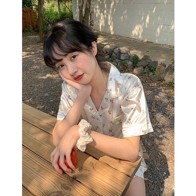Bộ Đồ Ngủ Tay Ngắn Bằng Lụa Họa Tiết Hoa Thời Trang Phong Cách Hàn Quốc Cho Nữ