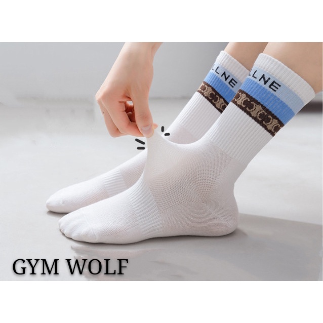 Vớ CELLNE cao cổ Nam Nữ phong cách thể thao, trẻ trung và năng động.