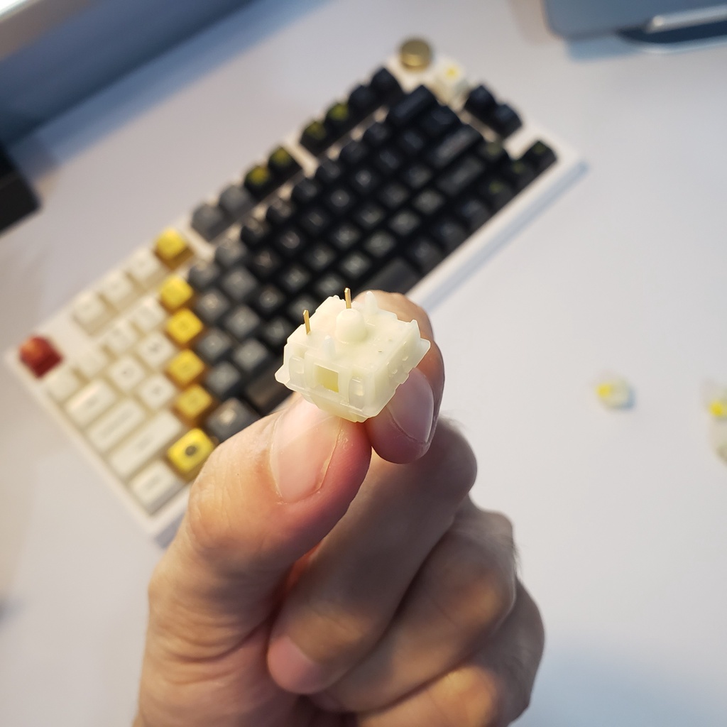 Switch Gateron Pro Milky Yellow dùng cho bàn phím cơ - Kicap