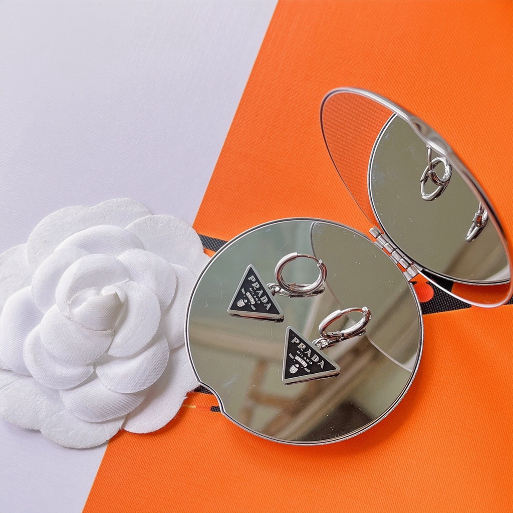 PRADA Bông Tai Chữ P Bằng Thép Titan Thời Trang Cho Nữ