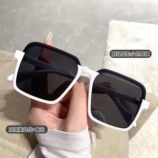 kính mắt vuông viền trắng