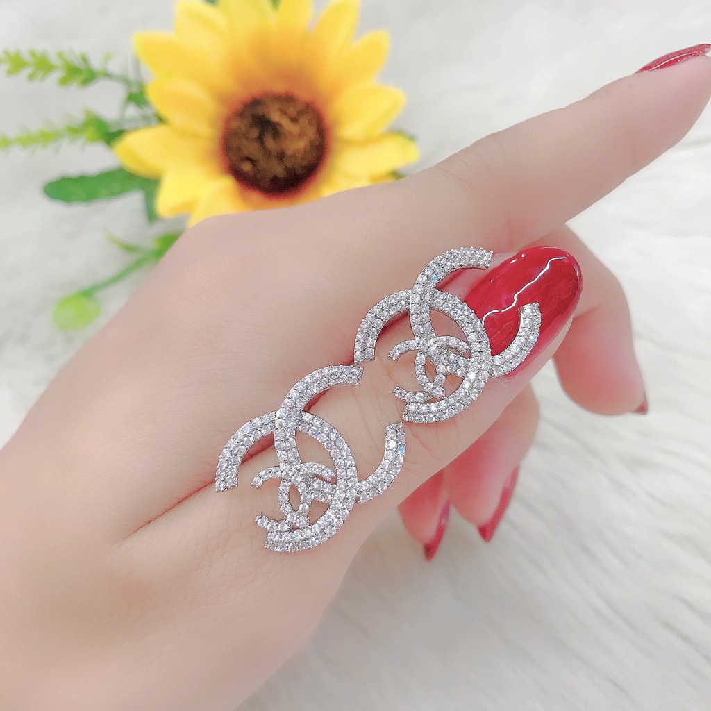 Bông tai nữ đính đá trắng UHA , chuôi cài chắc chắn, kiểu dáng hiện đại, thu hút, sang trọng