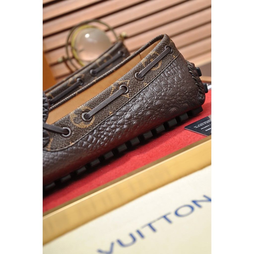 Giày lười nam da thật Louis Vuitton LV thiết kế ấn tượng và cá tính, mang dáng vẻ mới lạ, độc đáo