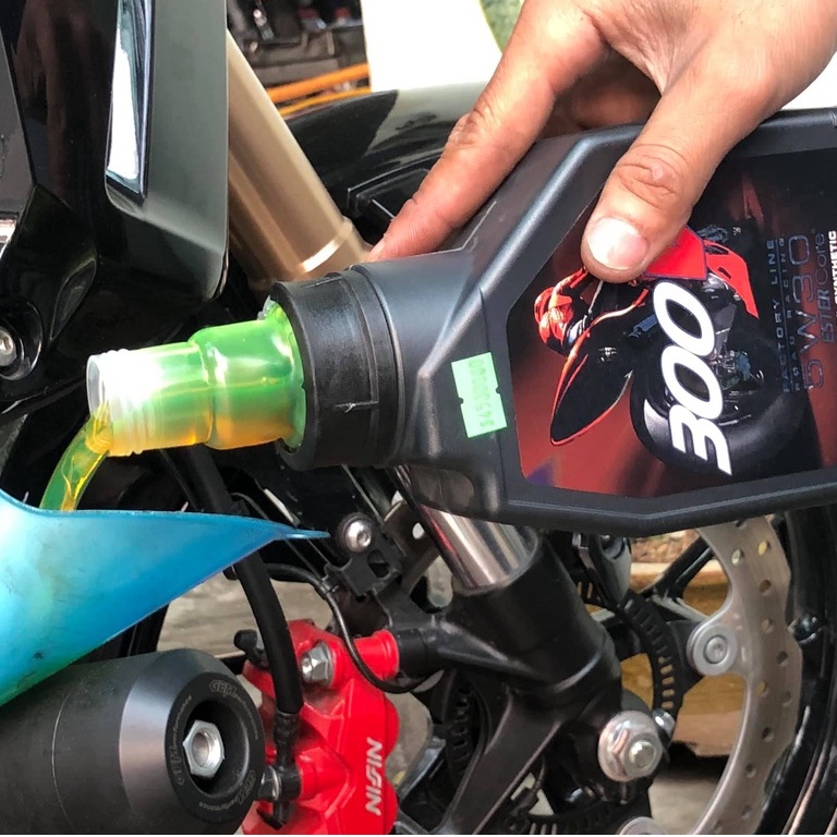 Dầu nhớt Motul 300V 5W30 France 1L