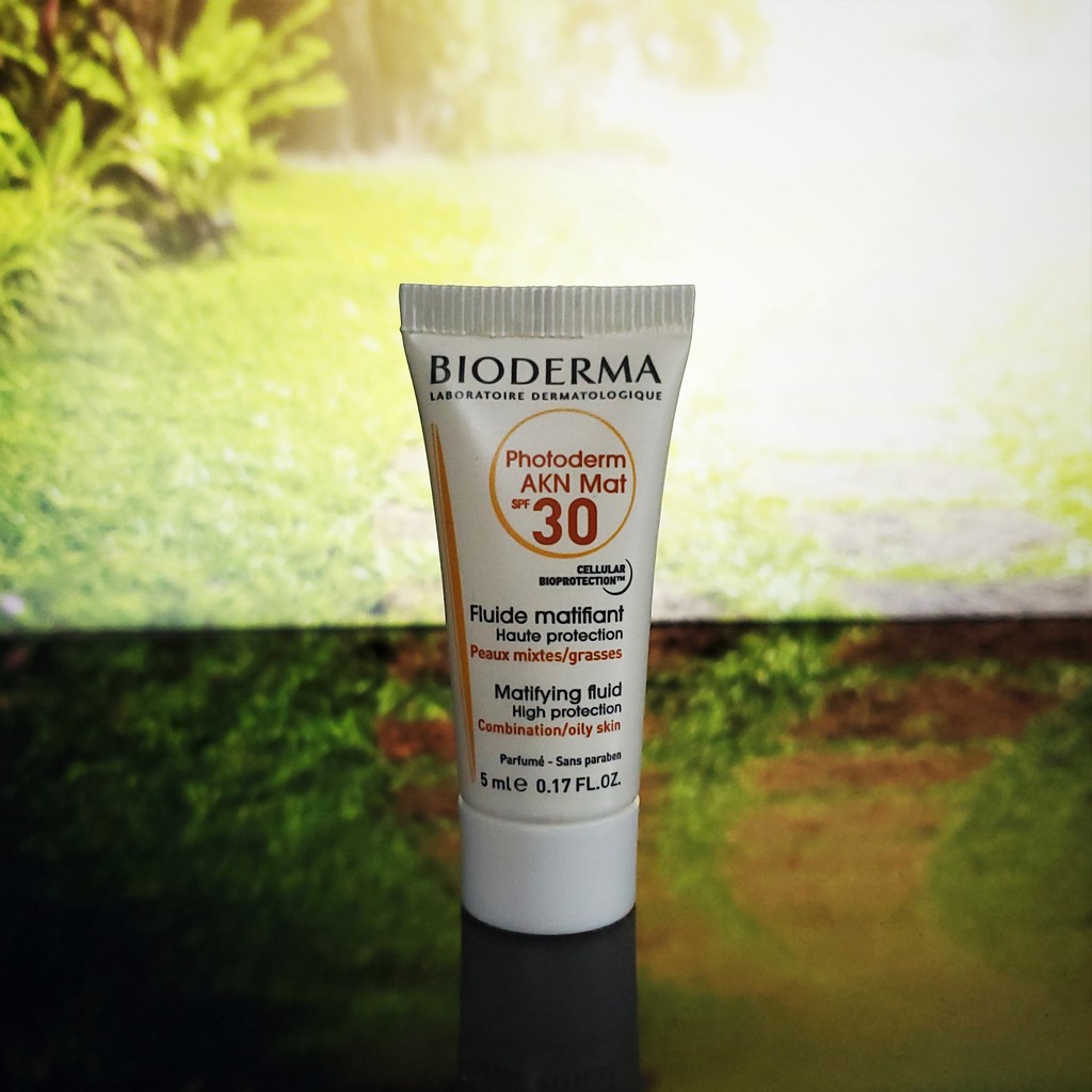 Kem Chống Nắng Bioderma Photoderm Akn Mat SPF30 Kiểm Soát Dầu Dành Cho Da Hỗn Hợp & Da Dầu 5ml