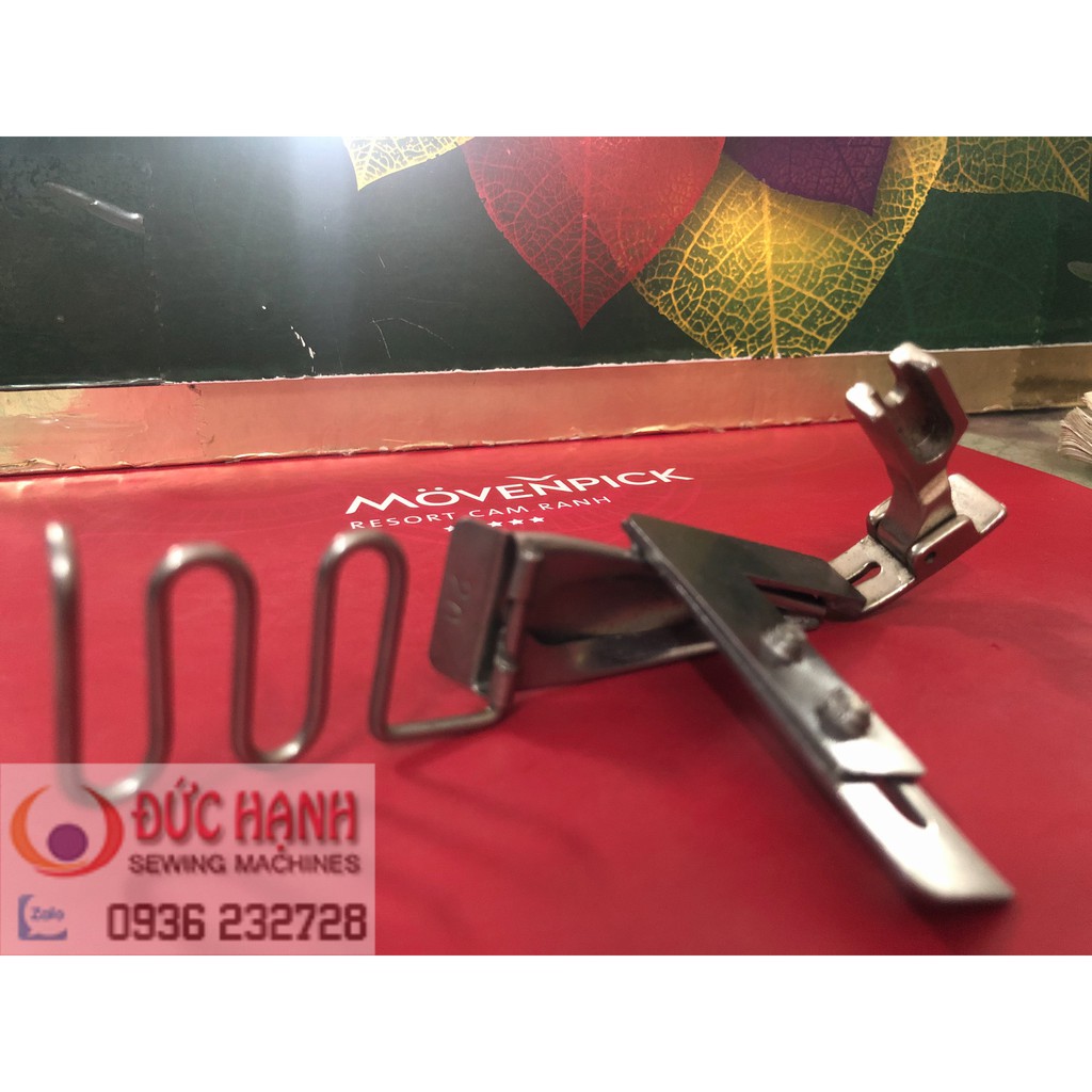 Cử hàn chân vịt dây vào 20mm-10mm hoặc 10mm-10mm dùng máy 1kim máy may (khâu) công nghiệp