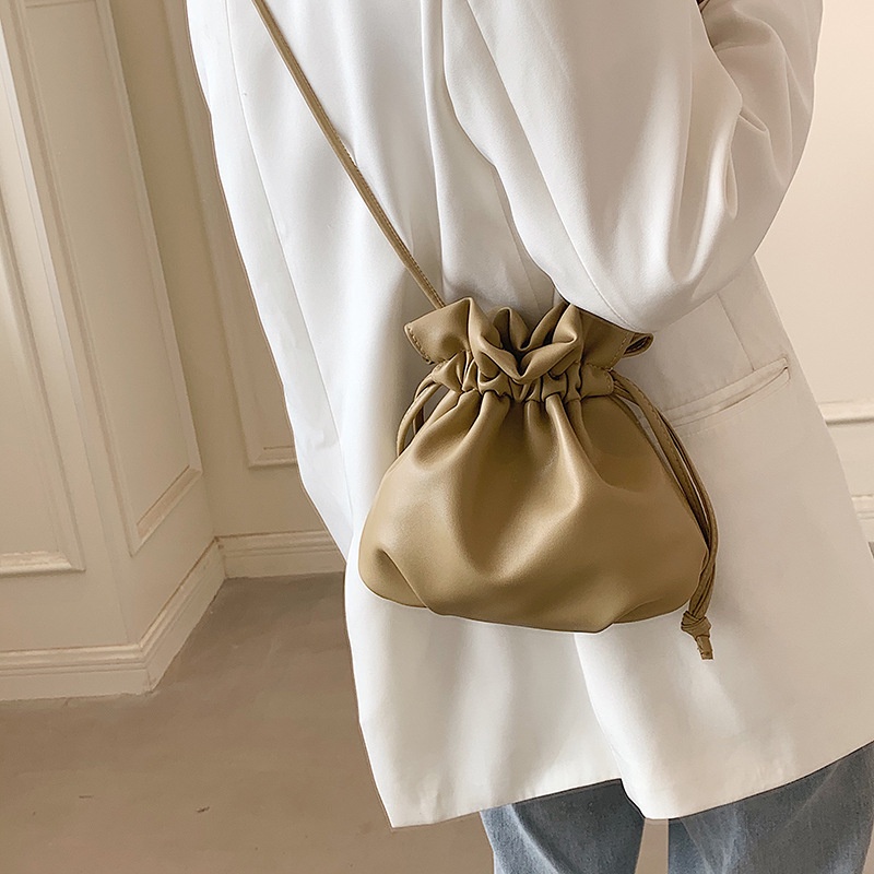 Túi Đeo Chéo Mini Dây Rút Bề Mặt Mềm Mại Thời Trang Cho Nữ 2022