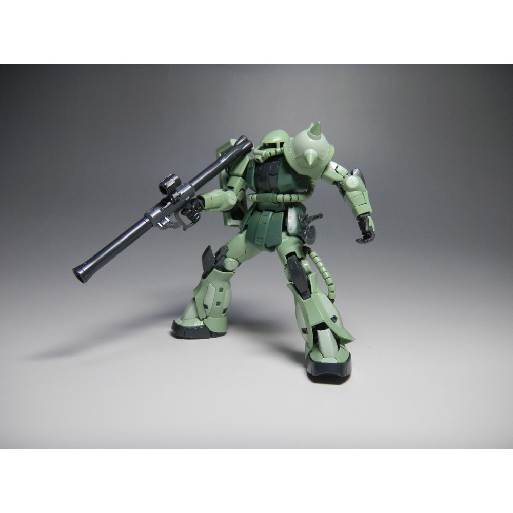 Mô hình lắp ráp RG 1/144 Zaku 2 Bandai