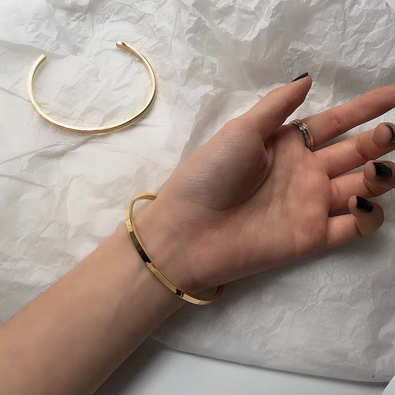 Vòng tay thép titan mạ vàng hồng 18K / vàng / bạc sáng bóng rộng 4-8mm thiết kế hình chữ C đơn giản không gây dị ứng