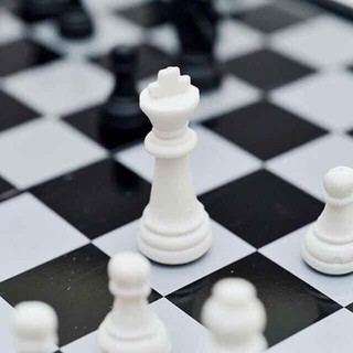 Bộ cờ vua có nam châm hút dính Mini
