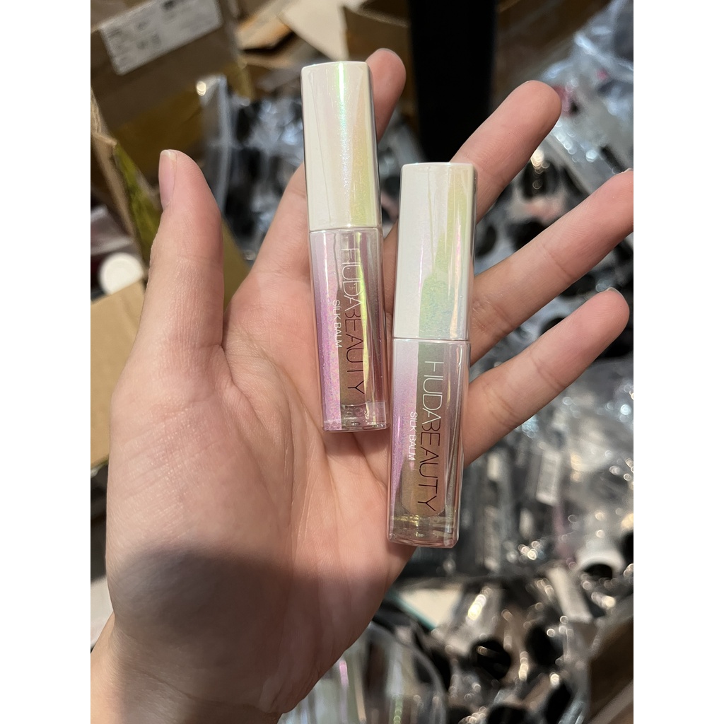Son dưỡng bóng môi HUDA BEAUTY Silk Balm Hydrating and Nourishing Lip Balm- Màu Blush - 1.8ml