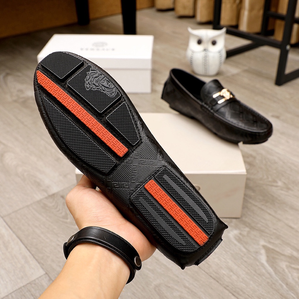 Giày lười nam da thật cao cấp Versace thiết kế sang trọng với họa tiết trên da nổi bật và bắt mắt