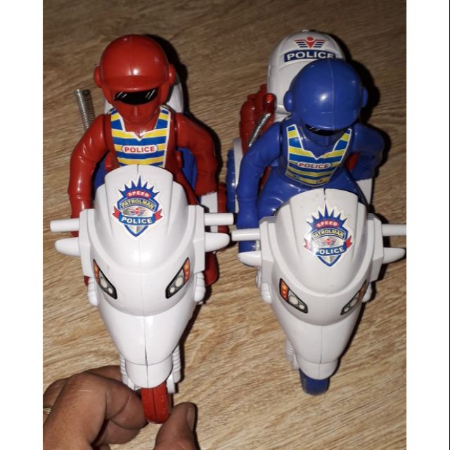 Set 2 xe mô tô bằng nhựa chạy dây rút có chuông rất đẹp