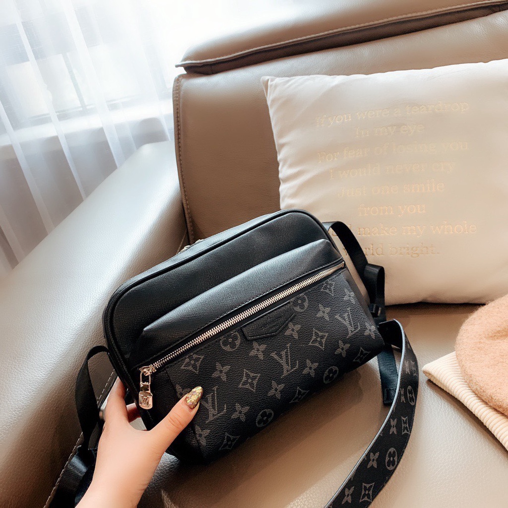 Túi xách nam đeo chéo dáng hộp messenger họa tiết hoa đen cao cấp