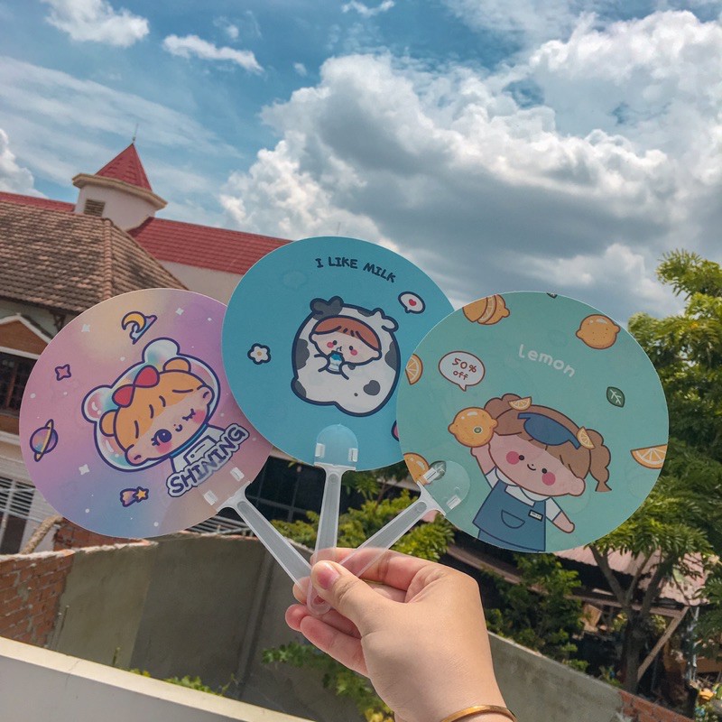 Quạt cầm tay hình cute