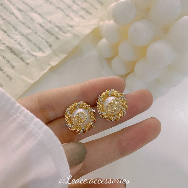 Bông tai khuyên tai ngọc chữ CD phối viền mạ vàng hotgirl sang chảnh ER066 Leace.accessories