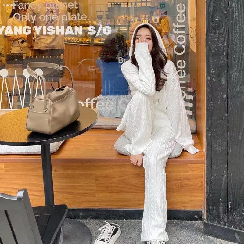 Bộ áo hoodie tay dài + quần dài sành điệu cho nữ