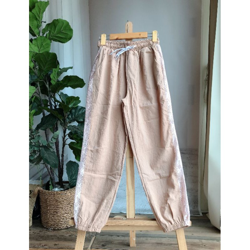 Quần baggy đũi xước viền ren