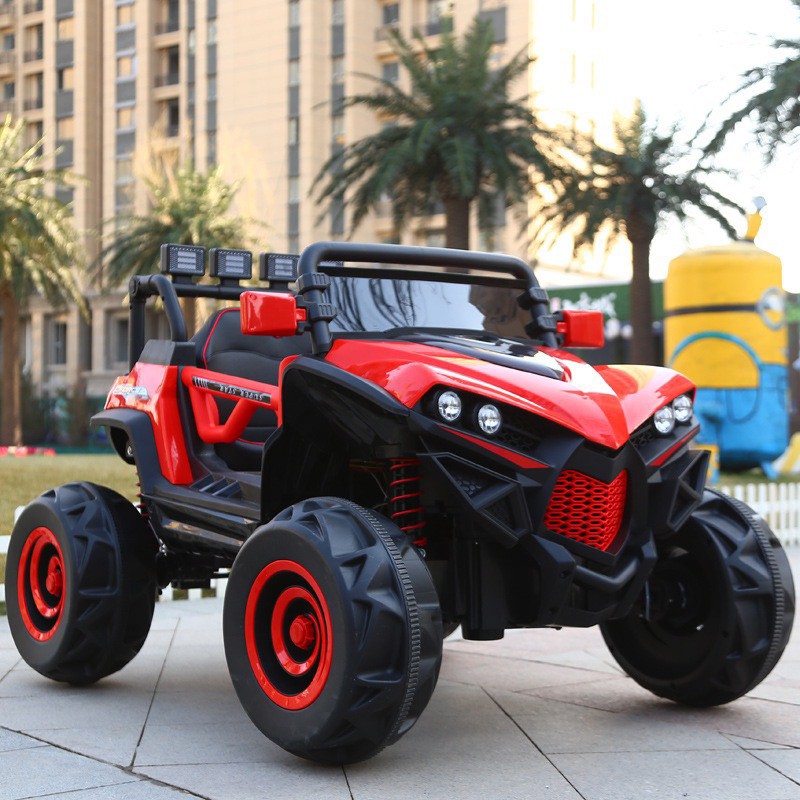 Ô tô xe điện siêu địa hình XJL 588 đồ chơi vận động cho bé 2 ghế 4 động cơ ( Đỏ-Trắng-Xanh)