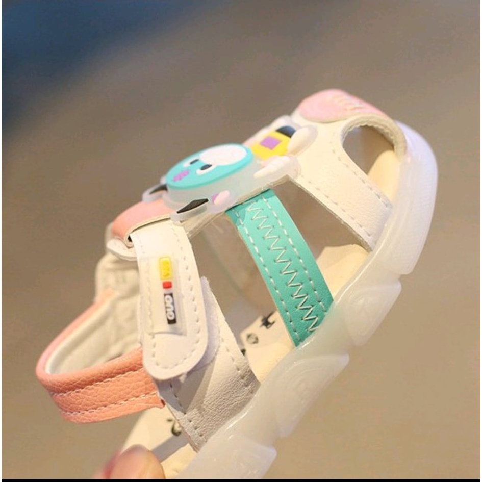 Sandal cho bé tập đi hình trâu đáng yêu cho bé