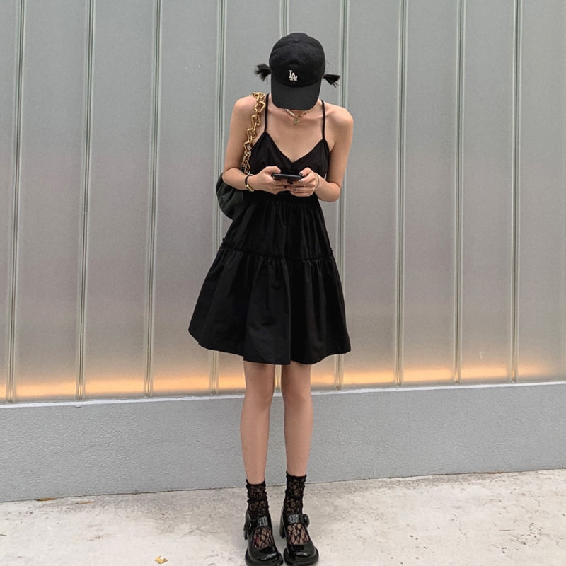 Đầm hai dây màu đen kiểu dáng trẻ trung quyến rũ dành cho nữ 234127