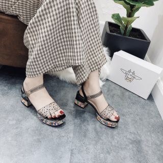 Sandal gót đá màu-quai nạm đá đen