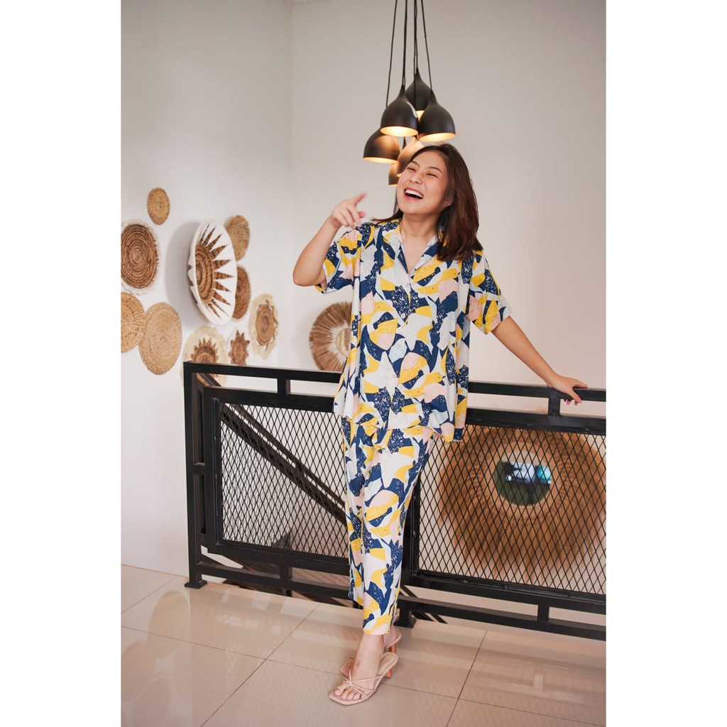 Q2332 Bộ quần áo nhập khẩu rayon thời trang mới chất liệu mềm JJ321