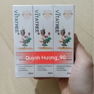 Xịt keo ong Vitatree giúp bé hết viêm họng