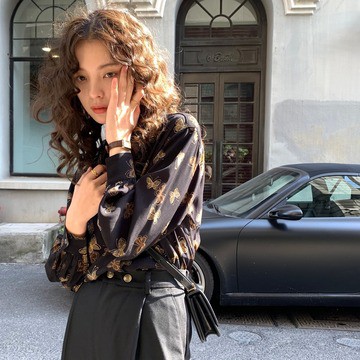 COSMOS Áo Sơ Mi Nữ Tay Dài Cổ Chữ V In Hình Bướm Thời Trang 20fw